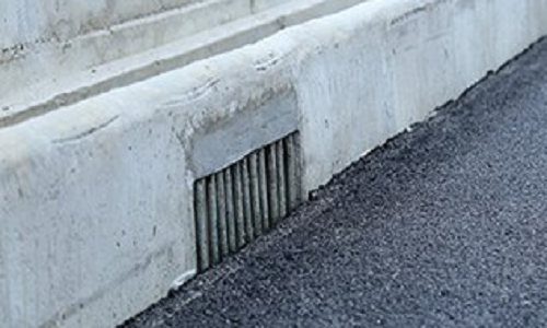 Các cửa cống thoát nước tránh ngập lụt mùa mưa bão được chia đều theo chiều dài hầm.