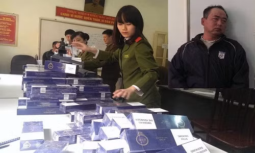 Ha Noi: Hon bon nghin bao thuoc la nhap lau bi bat giu