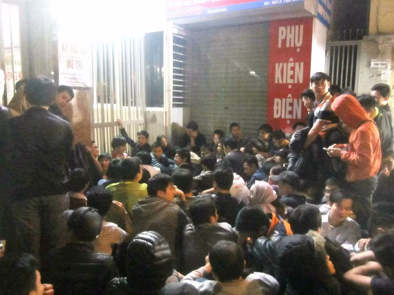 Nguoi HN doi mua xep hang dang ky tiem vacxin 5 trong 1-Hinh-2