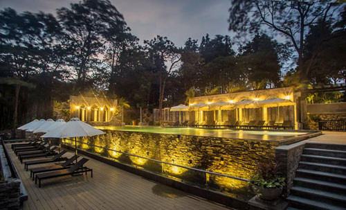 Khu bể bơi hoành tráng.