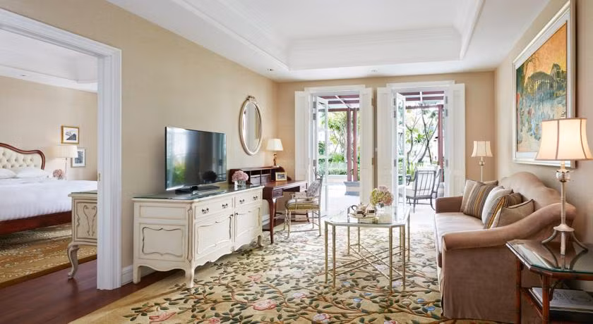 Trong năm 2015, khách sạn Park Hyatt Sài Gòn đã trải qua một đợt trùng tu có quy mô lớn trong 3 tháng.