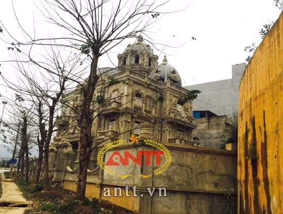 Trước đây, từng có thông tin ngôi biệt thự của bà Nga đã sang tên đổi chủ, nhưng sau đó “nữ hoàng của chuối” đã bác bỏ thông tin này.