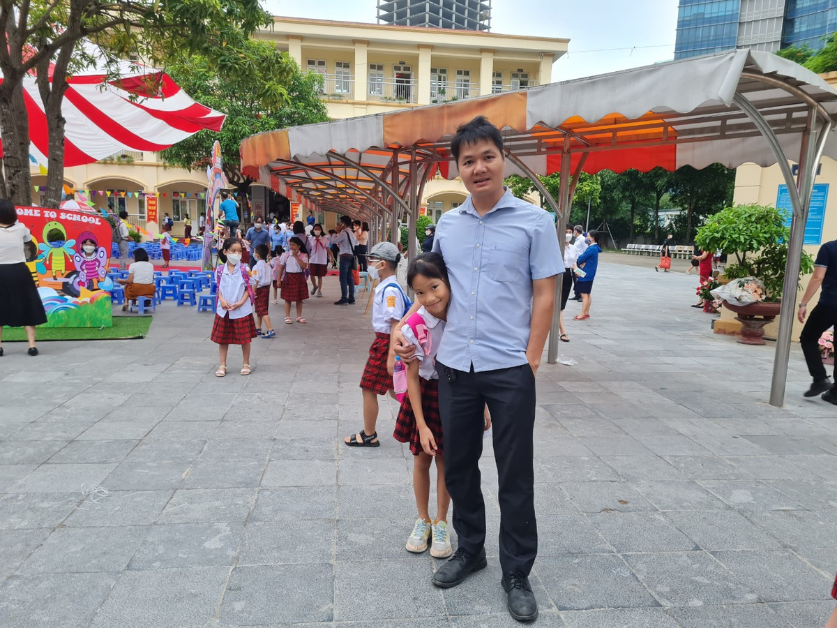 Hoc sinh Ha Noi han hoan trong ngay khai truong-Hinh-9