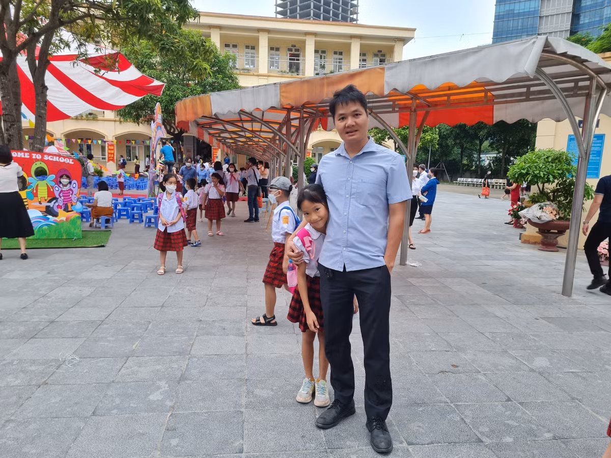 Hoc sinh Ha Noi han hoan trong ngay khai truong-Hinh-9