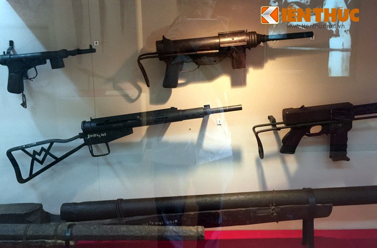 Quân giới Việt Nam cũng sản xuất thành công nhiều mẫu súng cá nhân cho bộ đội, gồm: súng trường; súng kíp; súng tiểu liên; súng đại hỏa mai...