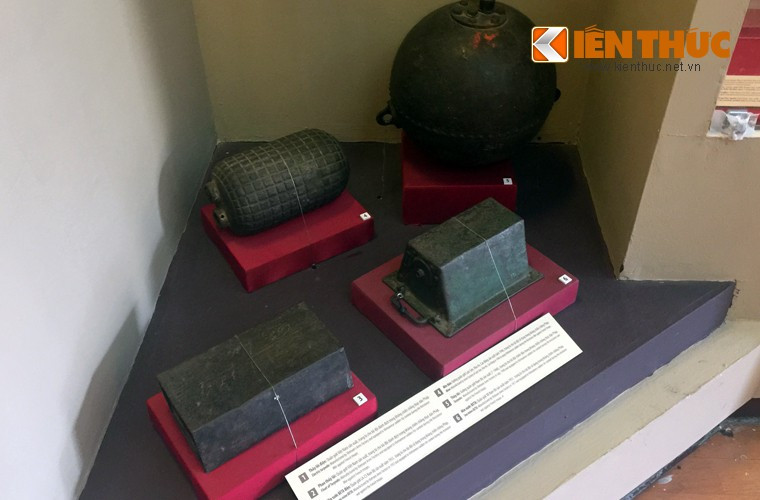 Một số loại mìn do Việt Nam sản xuất trong thời kỳ đánh Pháp.