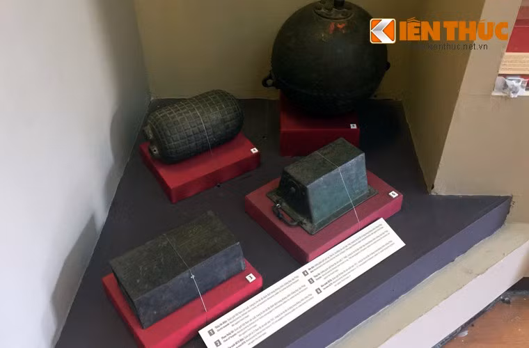 Một số loại mìn do Việt Nam sản xuất trong thời kỳ đánh Pháp.