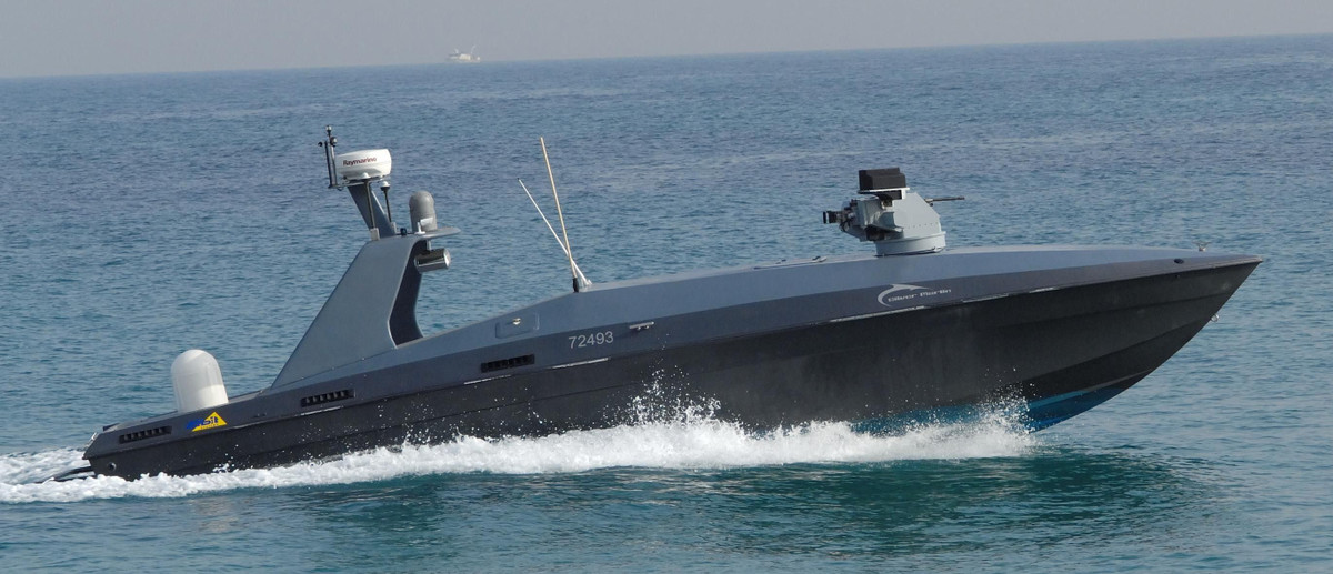 Tiếp đến là USV Silver Marlin. Nó có chiều dài 10,7m; trọng lượng 4.000kg, năng lực mang tải 2.500kg; tốc độ hành trình tối đa 45 hải lý/giờ; hành trình lớn nhất 500 hải lý; thời gian hoạt động liên tục 24 giờ. Silver Marlin được phân làm hai loại là điều khiển từ xa và điều khiển tự động.