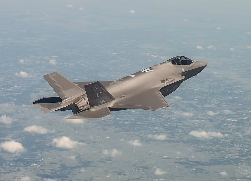 Washington đã nhiều lần đe dọa và chính thức từ chối cung cấp F-35 cho chính quyền Ankara với lý do sự xuất hiện của hệ thống S-400 không tương thích với thiết bị quân sự của liên minh và có thể làm tổn hại đến hoạt động của các máy bay chiến đấu F-35. Thổ Nhĩ Kỳ kiên quyết mua S-400 Nga và từ chối hủy hợp đồng, bất chấp các đe dọa trừng phạt từ Mỹ.