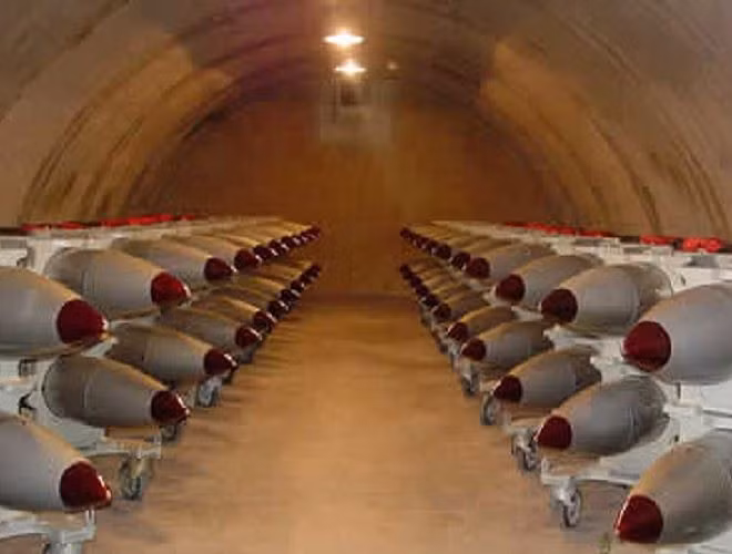 Việc thiết kế nhỏ gọn cho phép chiến đấu cơ mang được số bom nhiều hơn, giúp công phá được nhiều mục tiêu hơn.