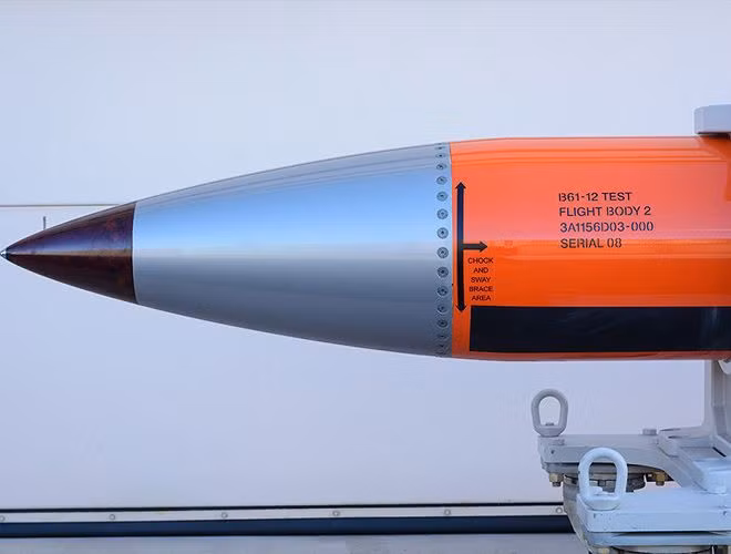 Dự kiến ban đầu B61-12 sẽ được đưa vào trang bị trong tháng 3-2020, tuy nhiên thực tế chúng đã vào biên chế trễ hơn ba tháng.