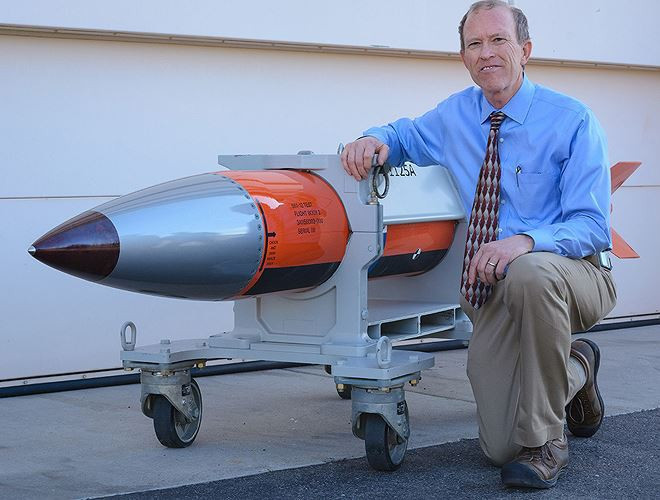 “Chúng tôi có khả năng thử nghiệm bom hạt nhân B61-12 qua tất cả các giai đoạn hoạt động và vô cùng tin tưởng loại bom này phù hợp để trang bị cho F-15E Strike Eagle”, Steven Samuels, Giám đốc điều hành nhóm thử nghiệm B61-12 của Sandia khẳng định trong một thông cáo của phòng thí nghiệm.