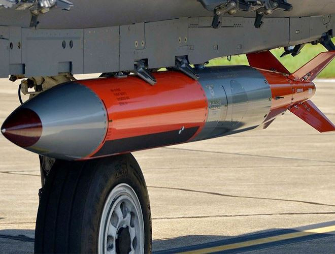 B61-12 là phiên bản hợp nhất và thay thế 4 phiên bản cũ hơn trong kho vũ khí hạt nhân của Mỹ. Nó được trang bị thêm nhiều tính năng và phần cứng khác.