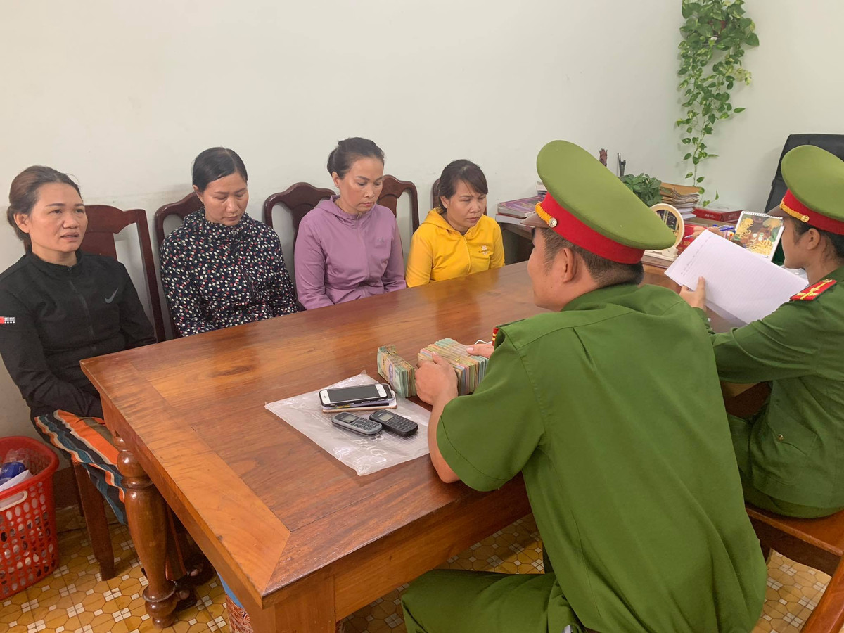 Triệt phá đường dây lô đề trên 5 tỷ đồng/tháng ở Đắk Lắk Triet pha duong day lo de tren 5 ty dong/thang o Dak Lak