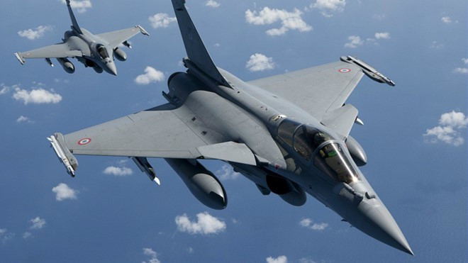 "Trên thực tế, các đặc điểm chung của Rafale cho thấy đây là một mô hình có thể được sử dụng trên chiến hạm. Tàu sân bay Charles de Gaulle của Pháp sử dụng máy bay chiến đấu Rafale-M".