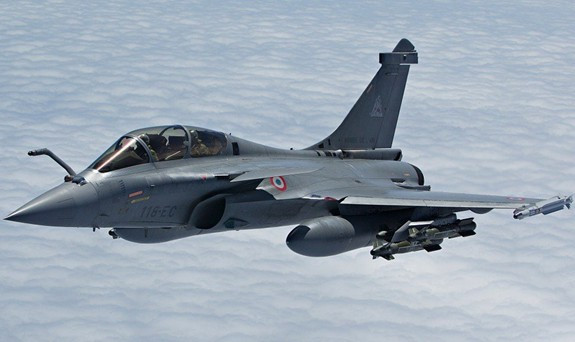 Cần phải làm rõ rằng tiêm kích đa năng Su-35 của Nga thực sự không thể được sử dụng trên các hàng không mẫu hạm khi nó yêu cầu quãng đường cất hạ cánh khá dài.