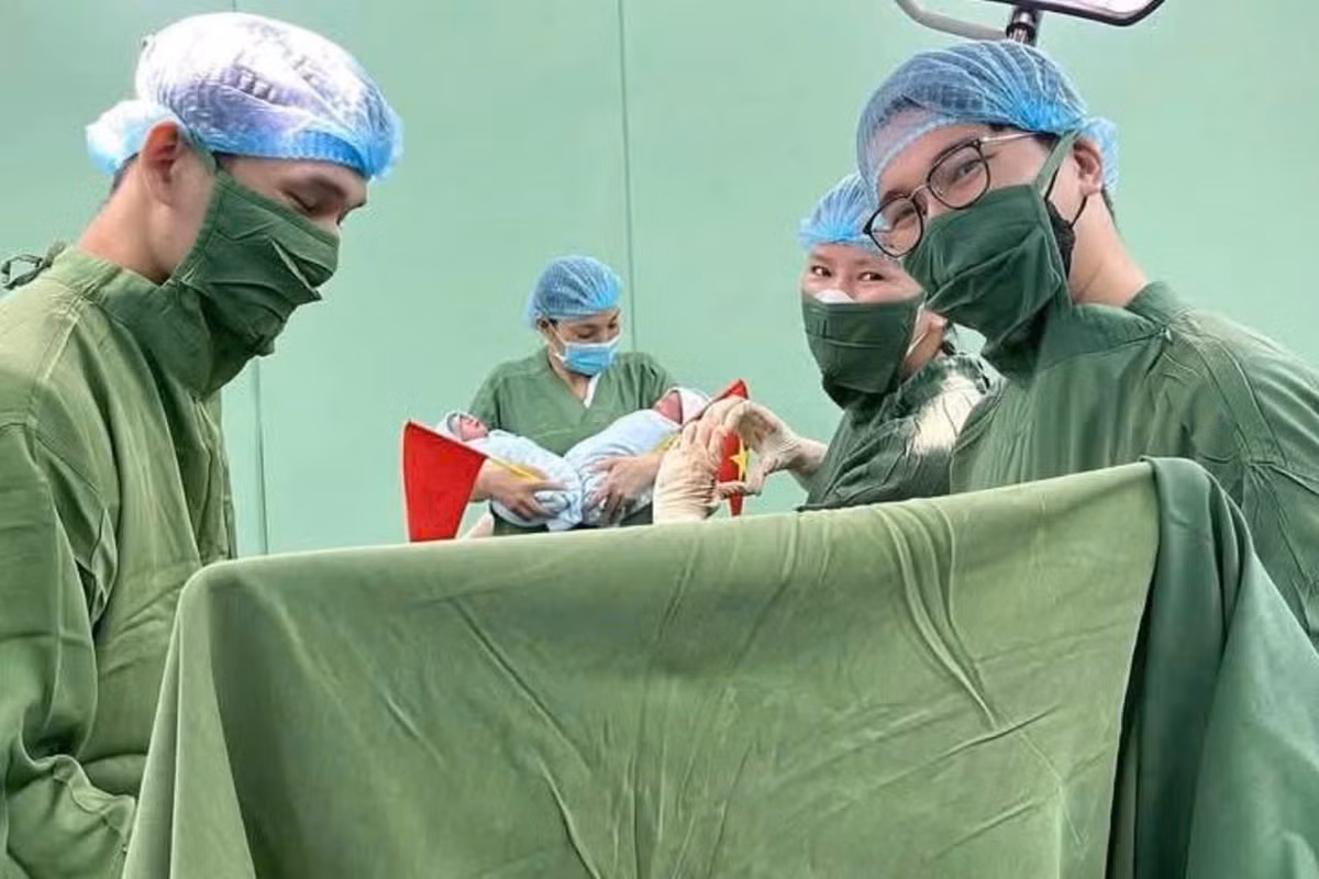 Ten dac biet cua cap song sinh chao doi ngay 30/4