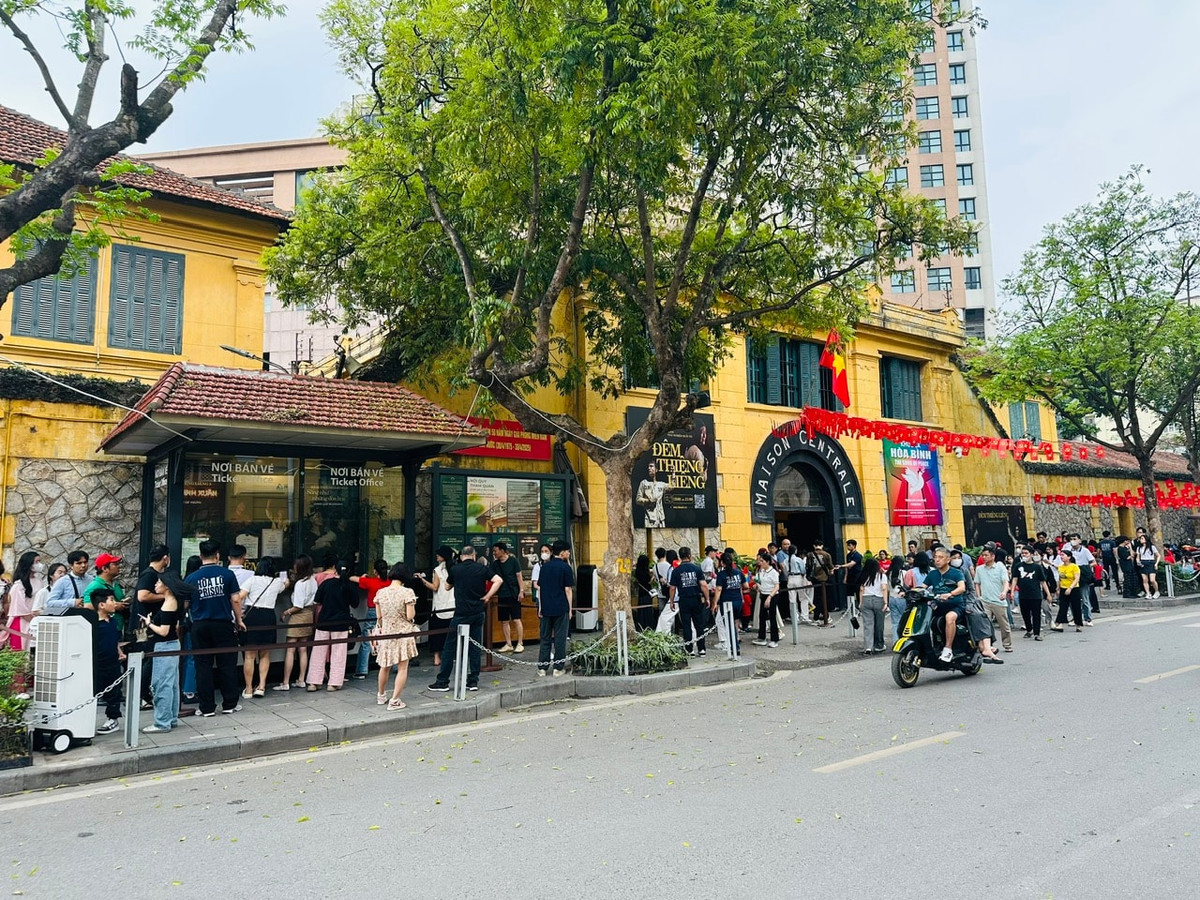 Cac diem di tich, du lich Ha Noi dong kin khach dip nghi le-Hinh-3