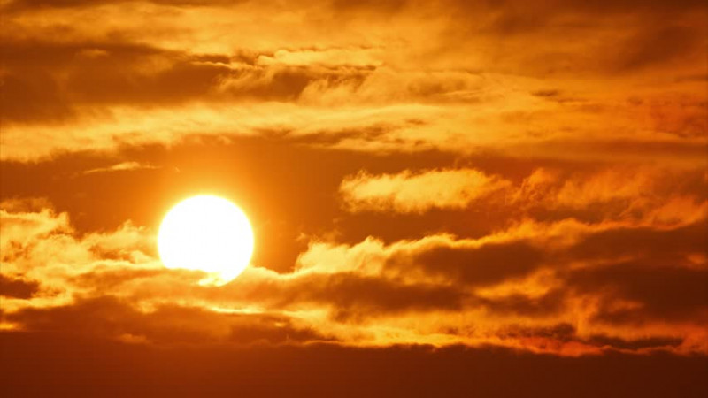 Phong ngua su co suc khoe trong ngay nang nong