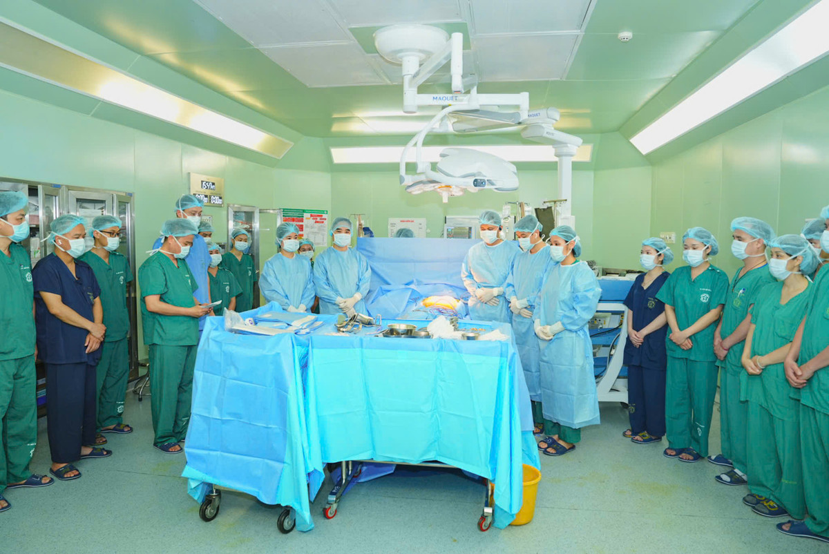 Nguoi phu nu nen dau thuong hien tang chong, hoi sinh 4 cuoc doi