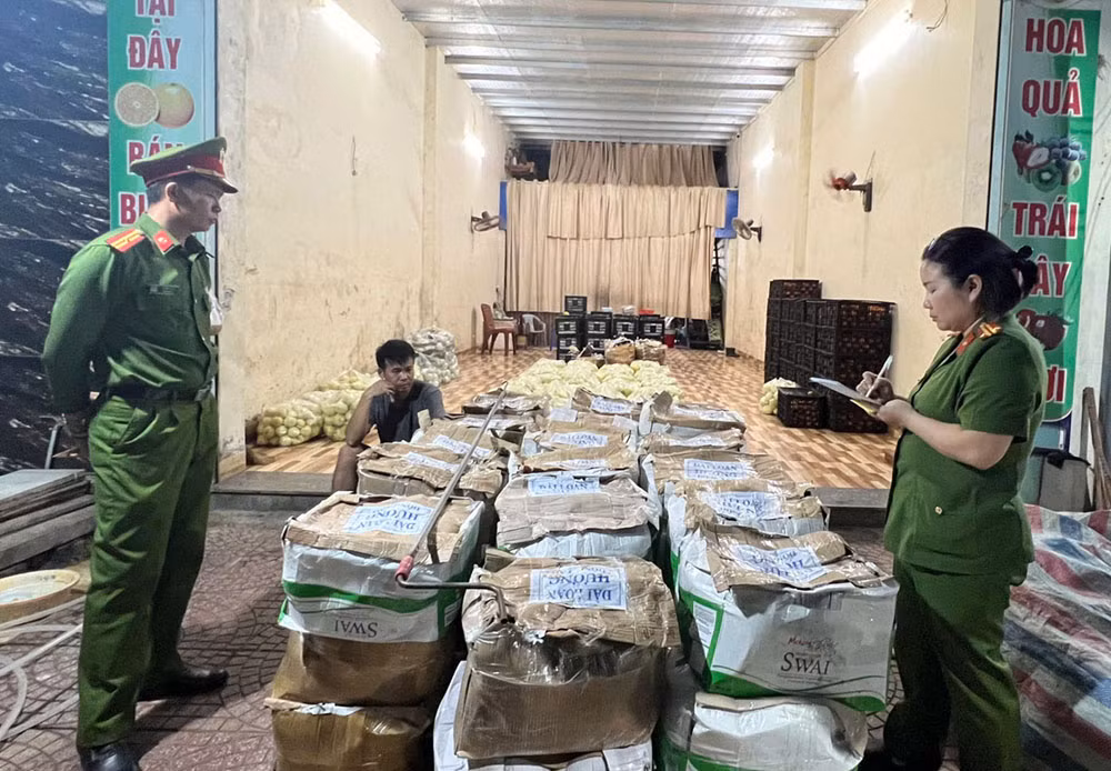 Son La phat hien hon 300kg rau, cu, qua nhiem hoa chat doc hai-Hinh-2