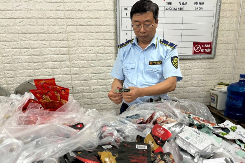 Thu giu 3.700 thuc pham do an “ban”... phuc vu hoc sinh