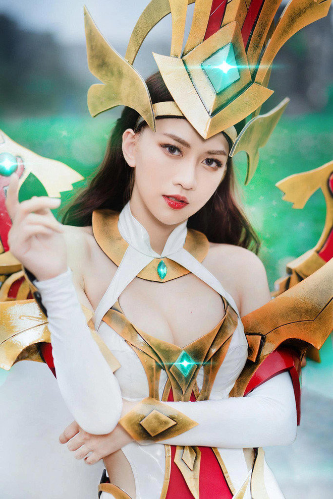 Nhìn lại những khoảnh khắc cosplay làm nên tên tuổi của Lê Bống đã trong quá khứ, người xem phải thừa nhận sự đầu tư, chỉn chu của cô nàng.