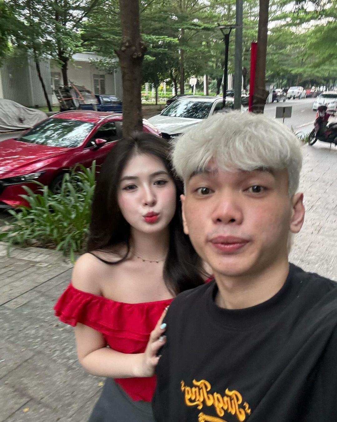 Cô có mối tình khá ồn ào với anh chàng game thủ Fish. Cặp đôi từng 2 lần quay lại sau khi tuyên bố chia tay. Thậm chí có lúc, chàng game thủ còn có động thái "block" gái xinh trên mạng xã hội.