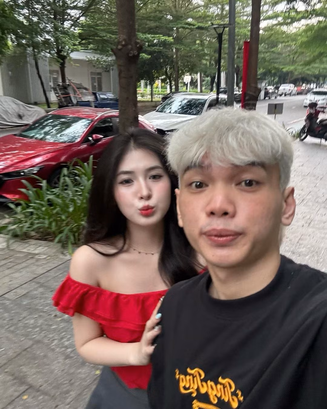 Cô có mối tình khá ồn ào với anh chàng game thủ Fish. Cặp đôi từng 2 lần quay lại sau khi tuyên bố chia tay. Thậm chí có lúc, chàng game thủ còn có động thái "block" gái xinh trên mạng xã hội.