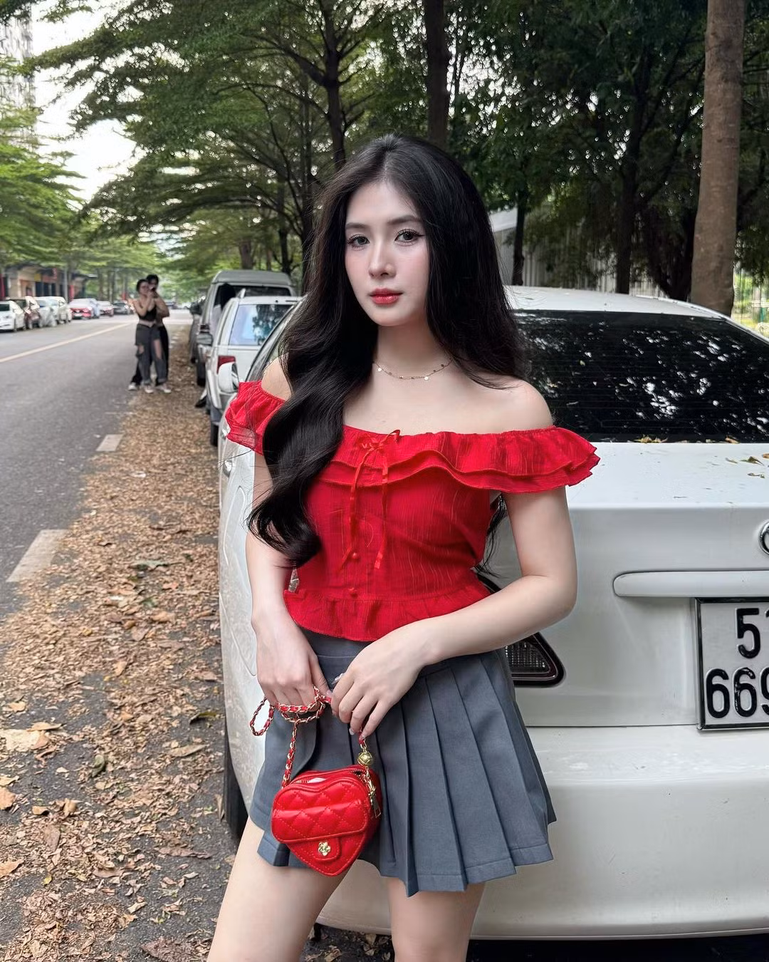 Với lối chơi thú vị, hài hước cùng những màn tương tác dí dỏm với người xem, Quỳnh Alee nhanh chóng sở hữu lượng người theo dõi đông đảo.