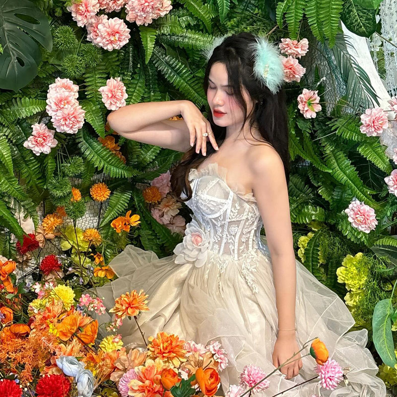 Tuy nhiên cô nàng khẳng định mình theo đuổi tình yêu chân thành.