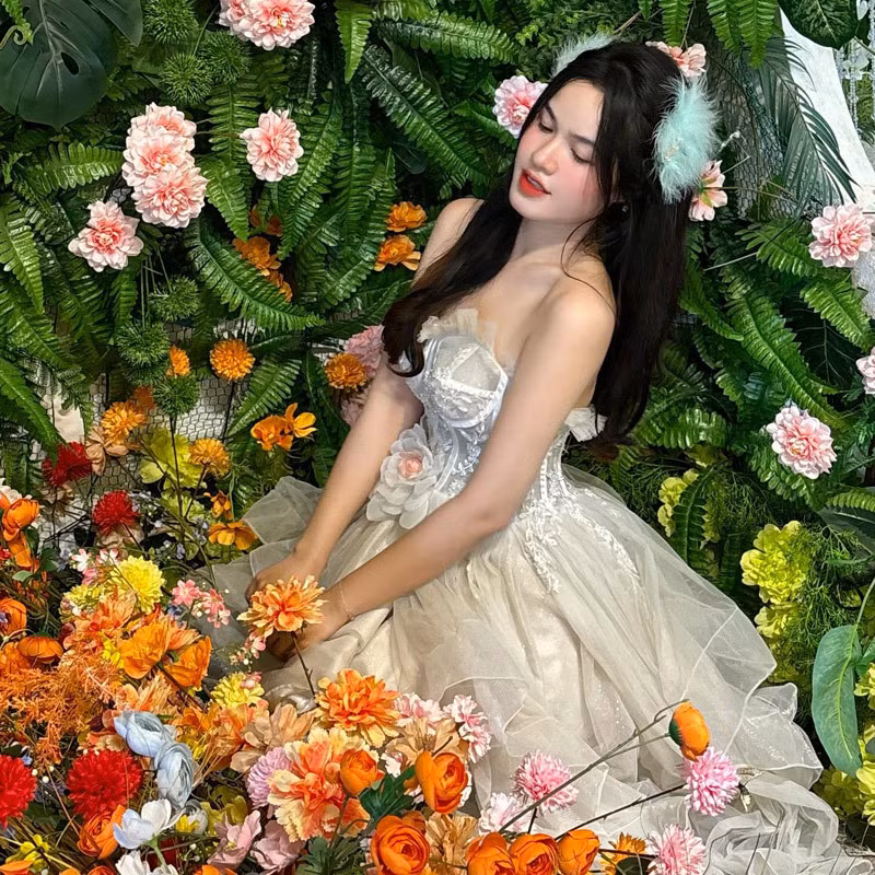 Ở thời điểm hiện tại, cô nàng cho biết vẫn còn độc thân và trên con đường tìm một người bạn đời phù hợp.