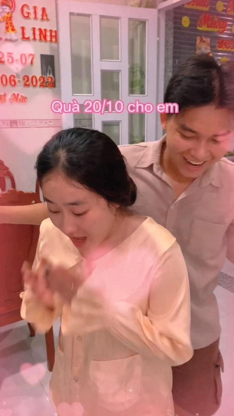 Cách tặng quà bất ngờ khiến cô vợ vô cùng ngạc nhiên và hào hứng.