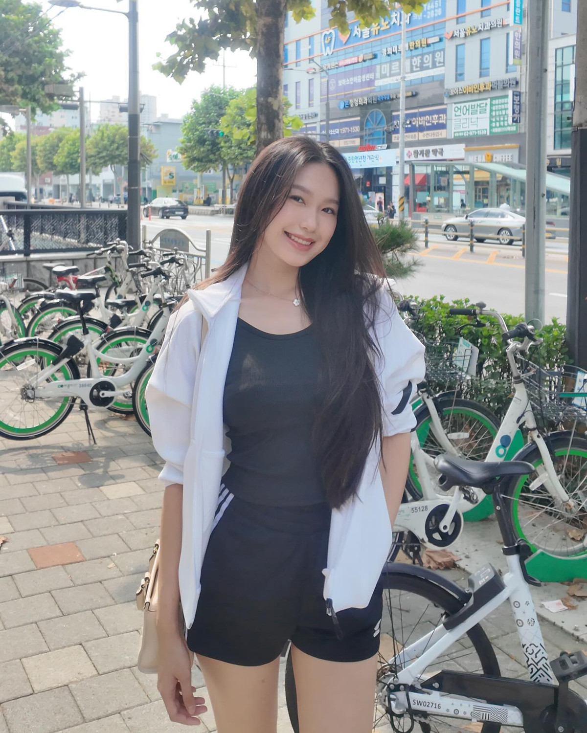 Tháng 11/2023, cả hai làm đám cưới sau 3 năm hẹn hò.