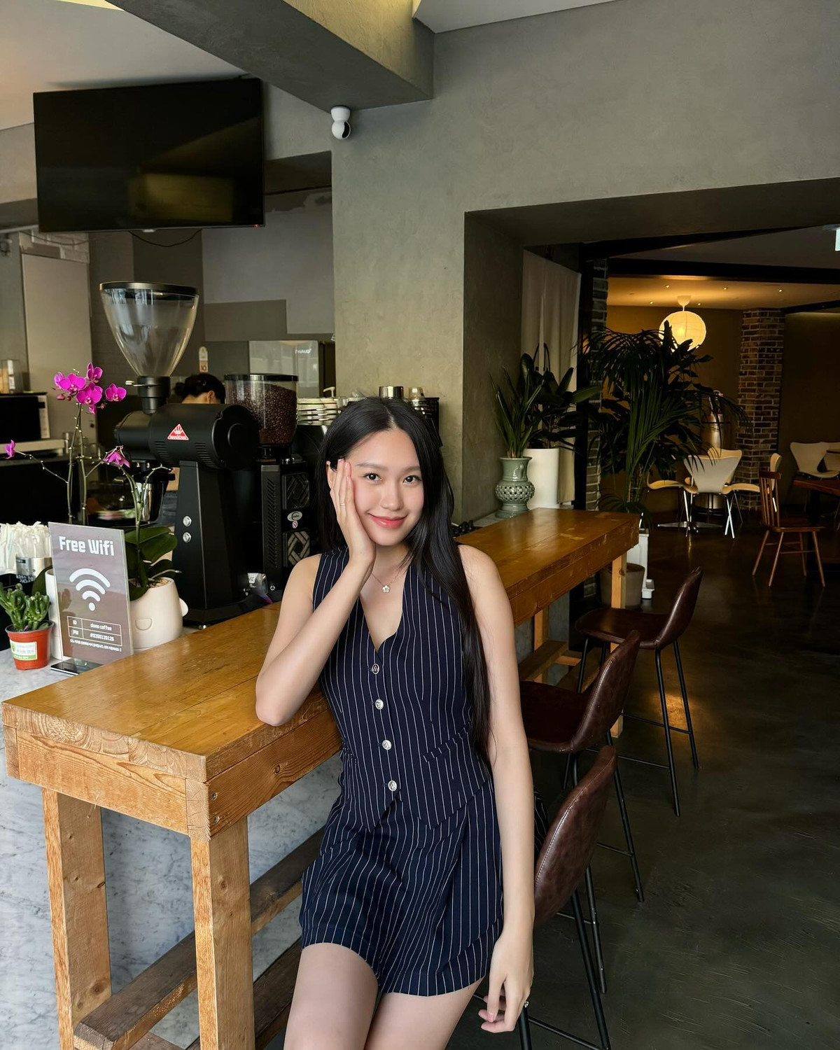 Nhiều người đã ngay lập tức vào giải vây cho Đoàn Văn Hậu: "Xinh quá rồi mẹ bỉm ơi, không cần phải chỉnh gì thêm nữa", đẹp rồi My ơi".