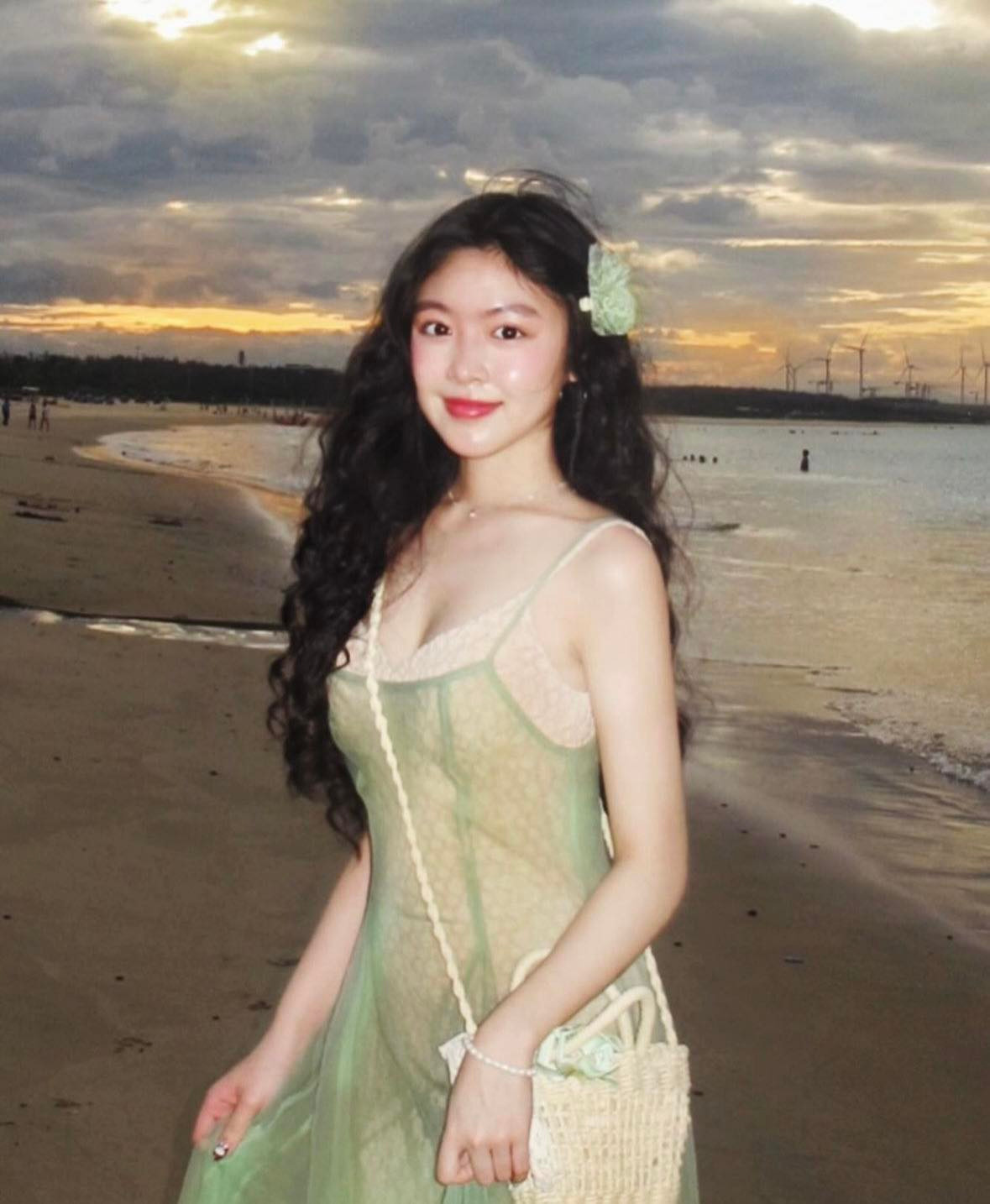 Con gái Quyền Linh hiện đang theo học chuyên ngành Quản trị Doanh nghiệp Thời trang tại một trường đại học trong nước. (Ảnh: IGNV)