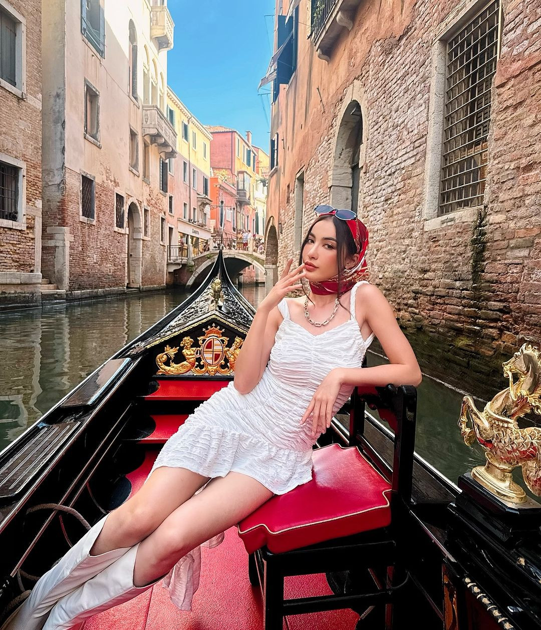 Hiện tại, Hiện tại, Francesca Russosở hữu một thương hiệu thời trang nội y do chính cô làm mẫu. (Ảnh: IGNV)