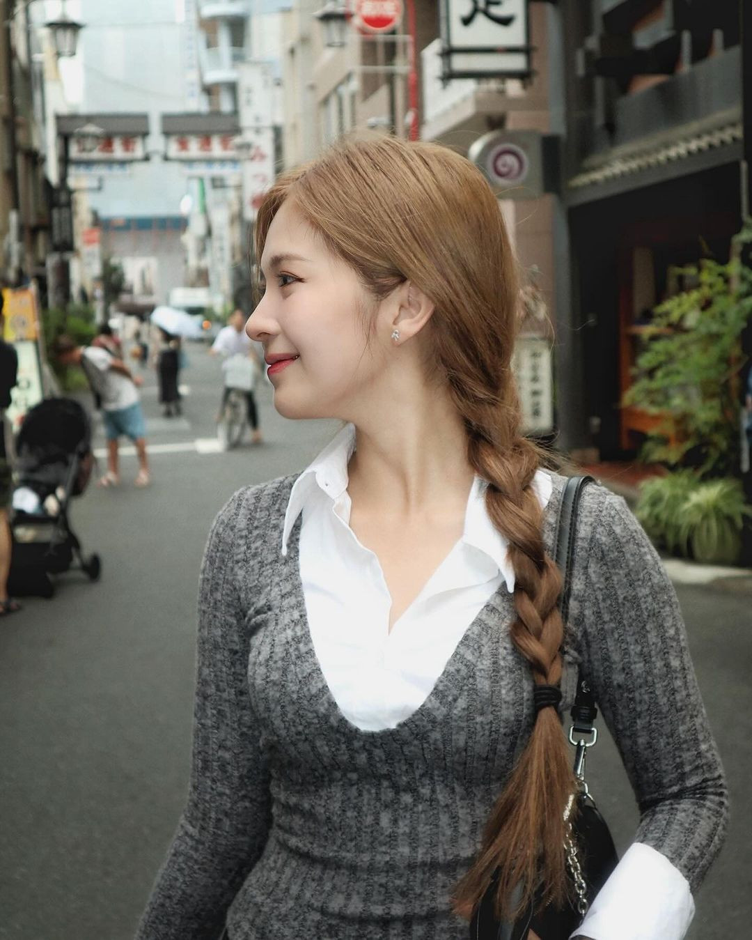 Sở hữu hình ảnh xinh xắn, trong trẻo, Hoàng Huyền thường được giao những vai diễn ngây thơ, trong sáng trong nhiều bộ phim.