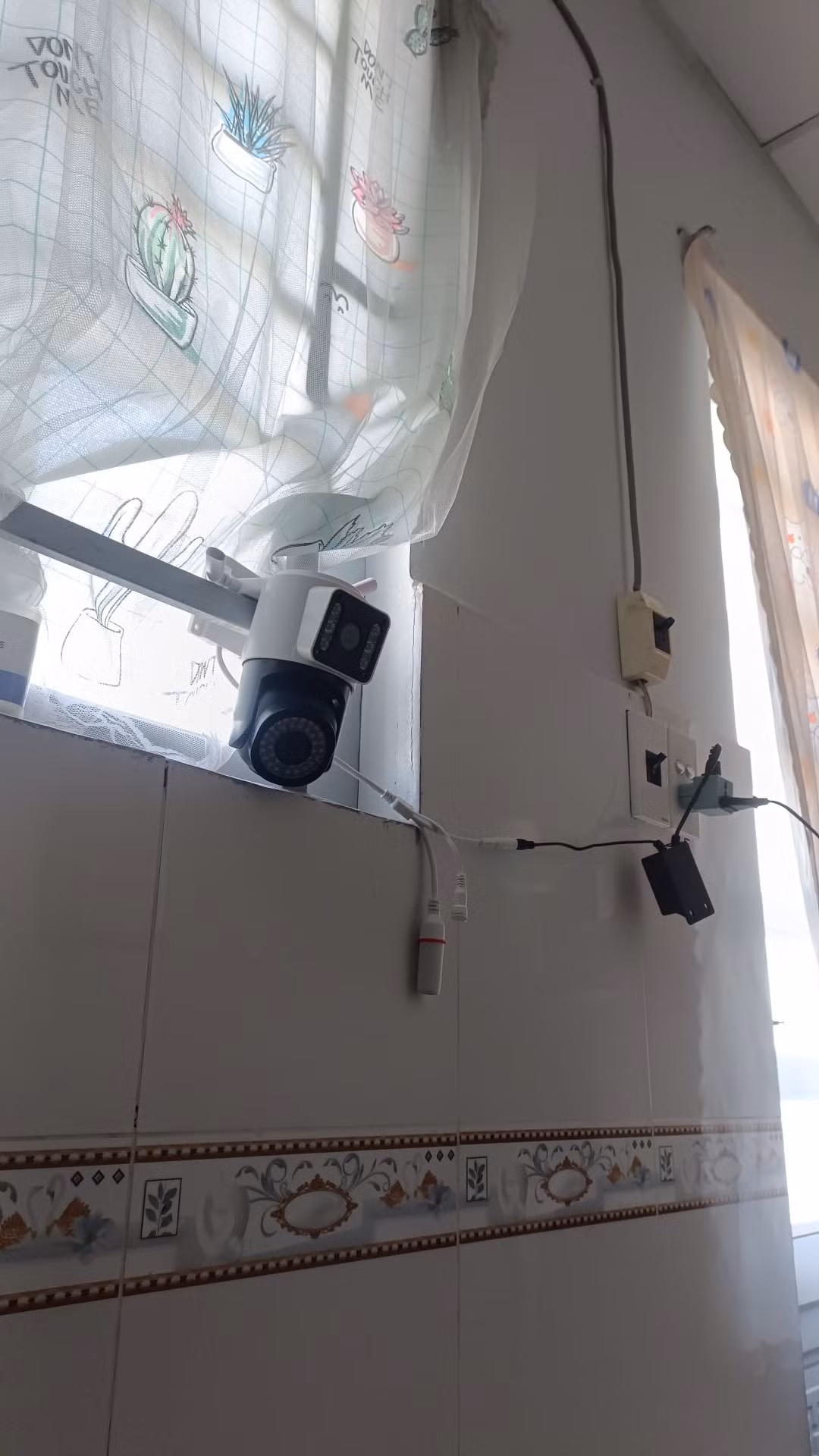 Những chiếc song cửa được tận dụng tuyệt đối.