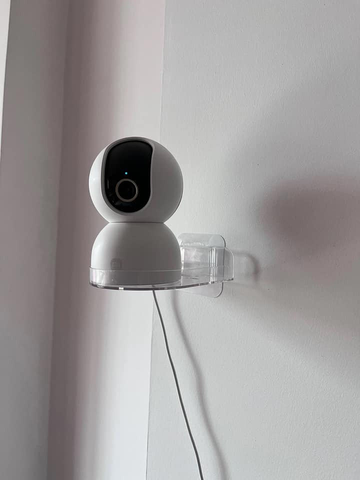 Nhiều người đã bày tỏ cảm xúc khi nhìn thấy những hình ảnh này: "Đang mua cái cam mà không biết lắp kiểu gì vì không có khoan, thấy bài này là khai sáng rồi", "sáng tạo phết, quan trọng là tác dụng, không quan trọng nhiều về hình thức"