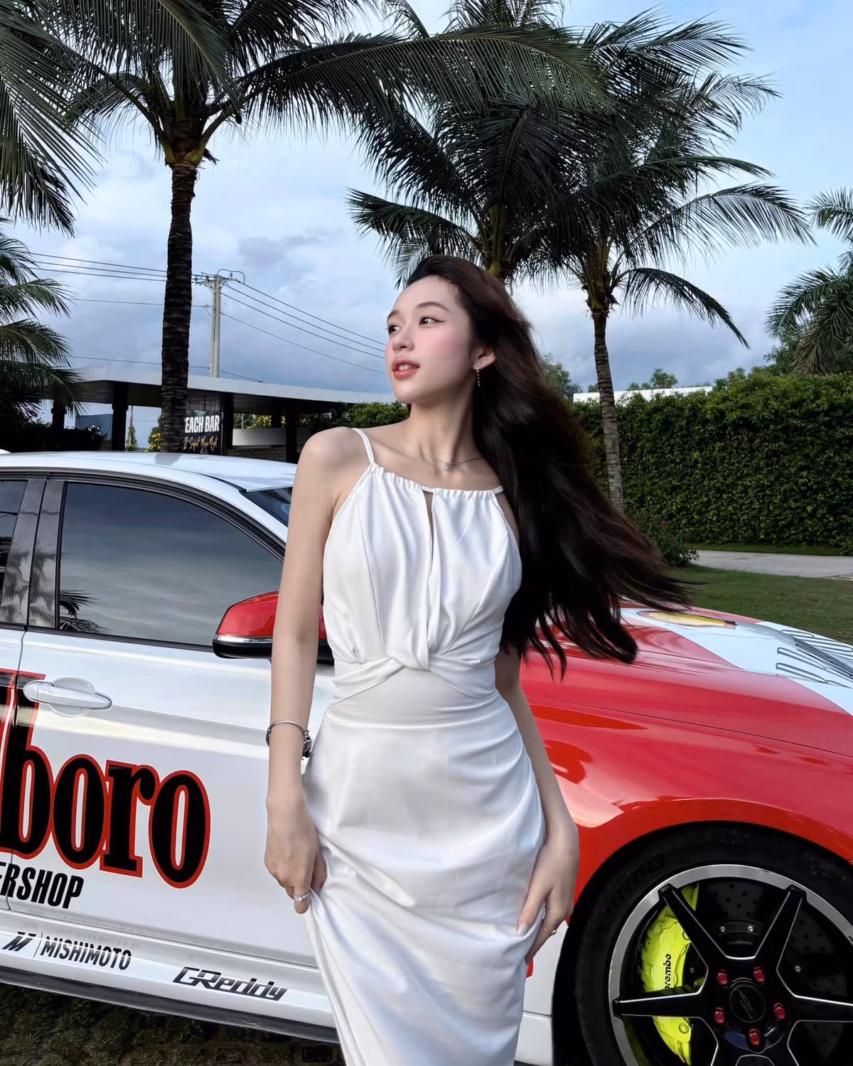 “Hot girl Tay Bac” so huu nhan sac chuan Hoa hau, body cuc cuon