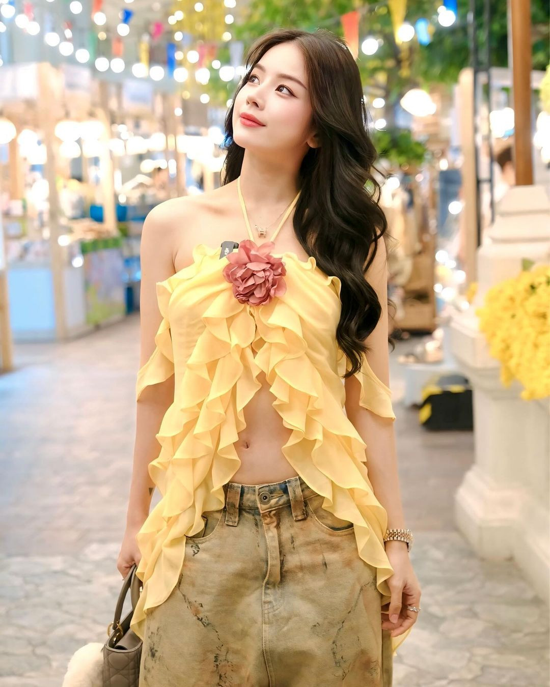 Mie là một trong những nữ DJ nổi tiếng nhất hiện nay. Nhan sắc, cuộc sống đời thường của cô luôn nhận được sự quan tâm từ khán giả.