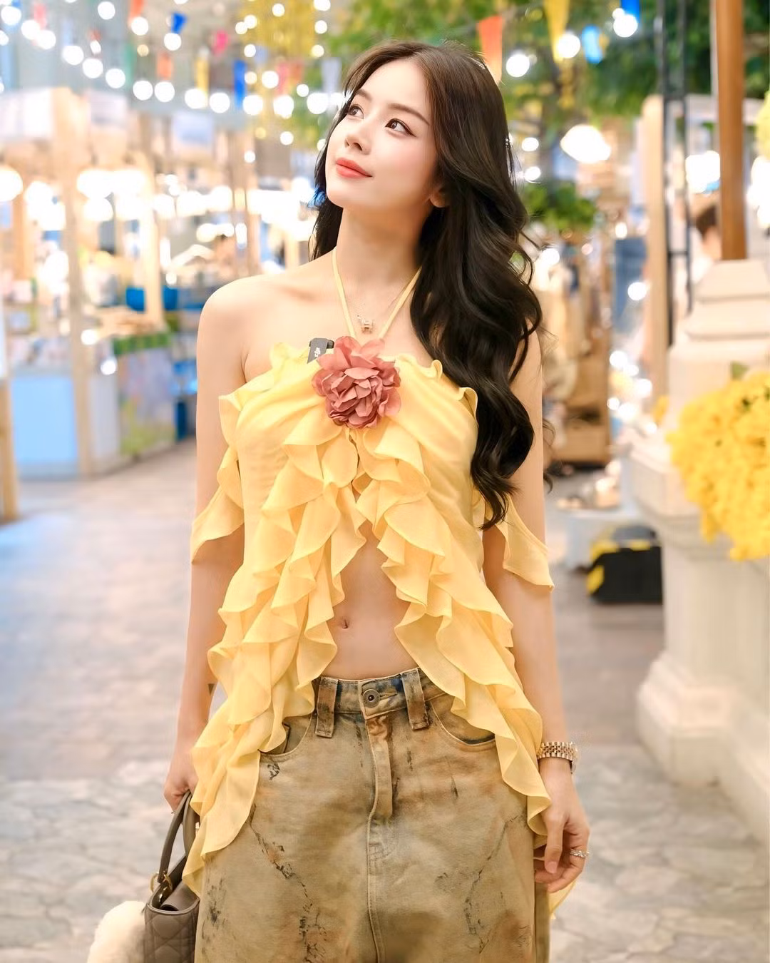 Mie là một trong những nữ DJ nổi tiếng nhất hiện nay. Nhan sắc, cuộc sống đời thường của cô luôn nhận được sự quan tâm từ khán giả.