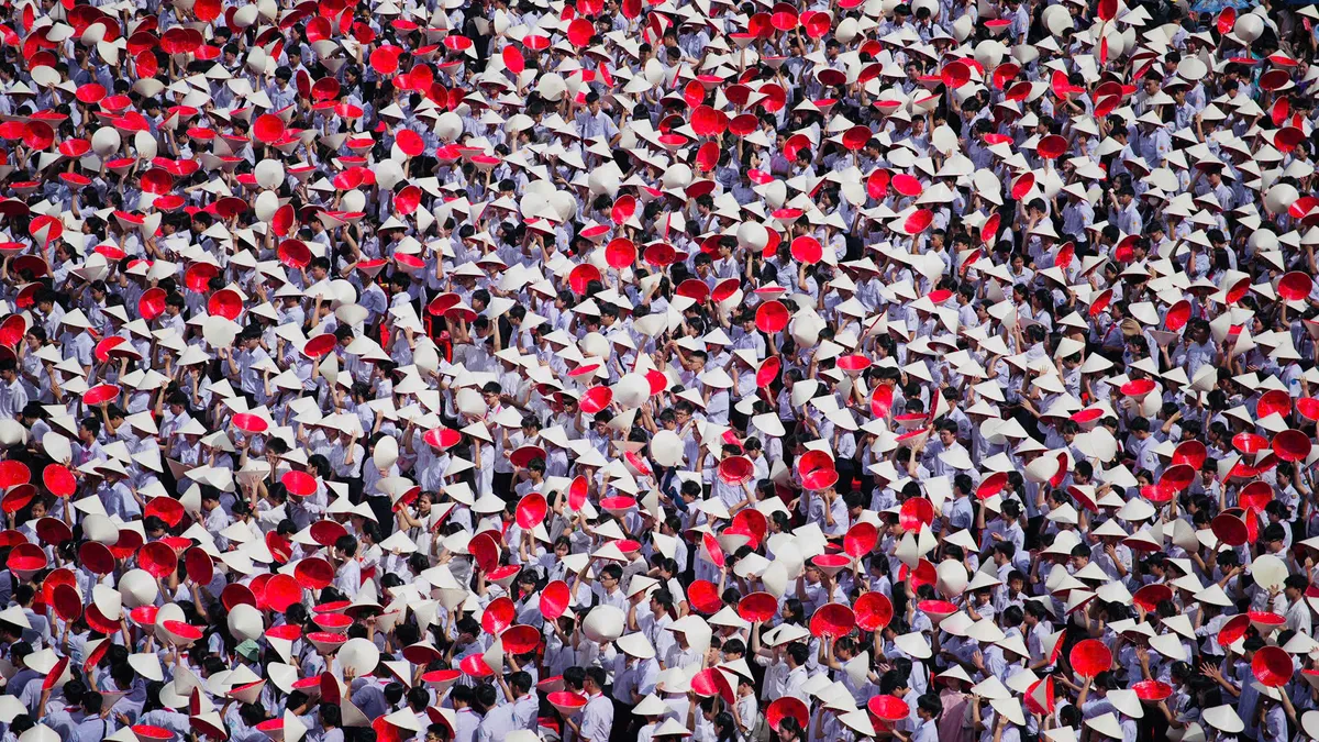 Ban tổ chức đã bố trí hàng ngàn chiếc ghế phục vụ cho khán giả đến cổ vũ trận chung kết Olympia lần thứ 24.