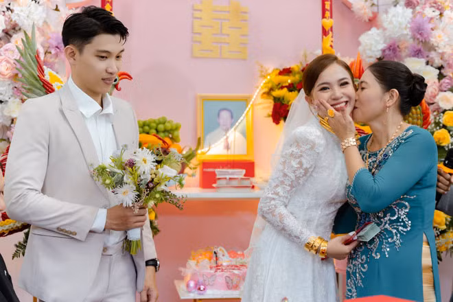 "2 năm chính thức làm dâu nhưng đã có 10 năm nhận được tình yêu thương vô bờ bến của mẹ chồng” là những gì mà nàng dâu Thái Thuyên chia sẻ về câu chuyện làm dâu của mình.