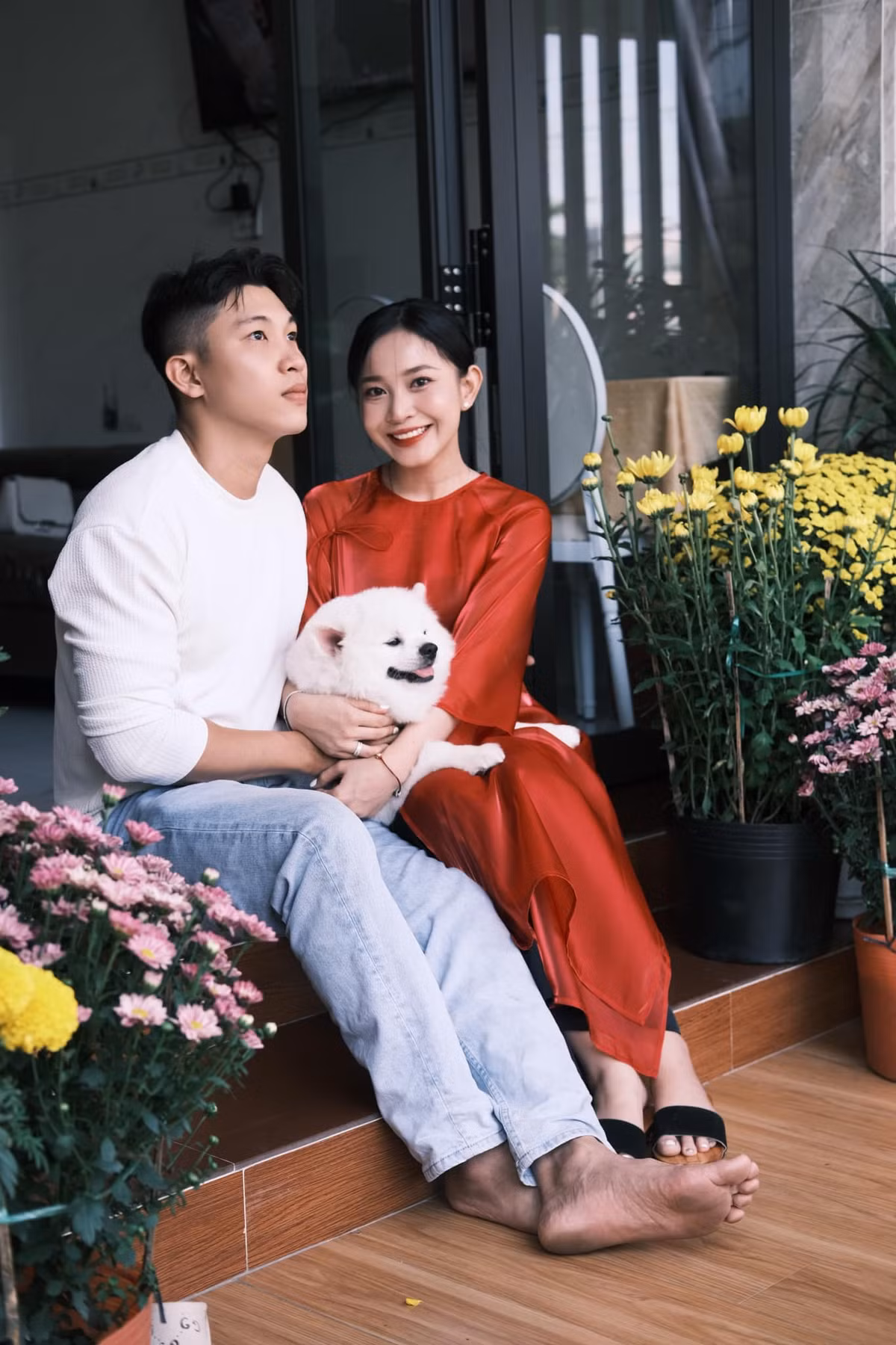 Được biết, nàng dâu chưa một lần phải dậy sớm quét nhà, đi chợ, nấu đồ ăn sáng cho nhà chồng. Ngược lại, mỗi khi cô tỉnh giấc vào lúc 10-11h, luôn có một bàn đầy ắp thức ăn đợi sẵn, đồ ăn đều là những món hợp khẩu vị.