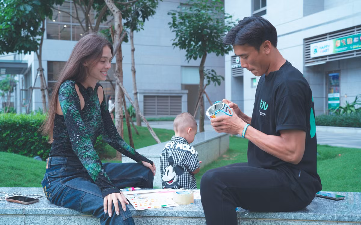 Hình ảnh tổ ấm nhỏ của Bùi Tiến Dũng khiến người xem tan chảy vì quá đáng yêu.