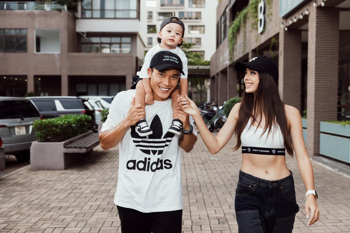 Vợ Tây Dianka cũng đã dành nhiều thời gian học tiếng Việt để có thể giao tiếp tốt hơn với gia đình chồng và hiểu rõ hơn về văn hóa Việt Nam. (Ảnh: FBNV)