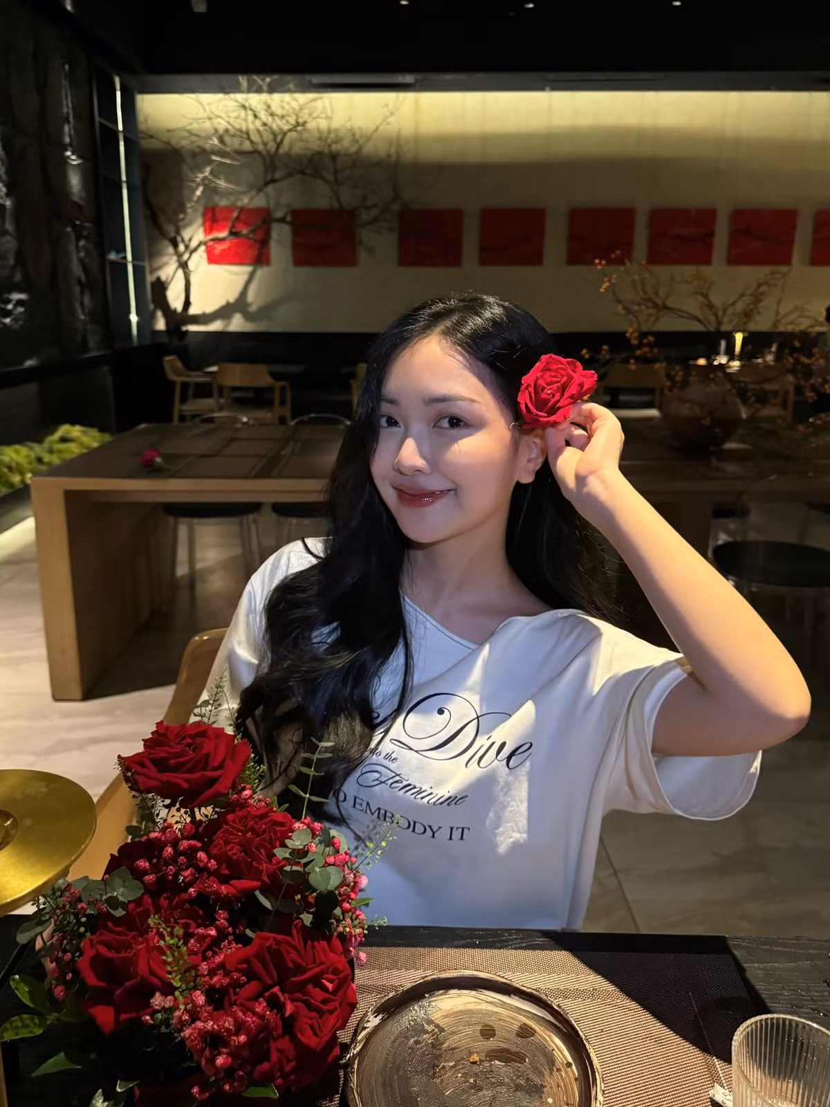 Nàng WAGs vừa đăng tải loạt ảnh "hẹn hò riêng" cùng chồng, thu hút đông đảo người hâm mộ với nhiều bình luận khen ngợi nhan sắc.