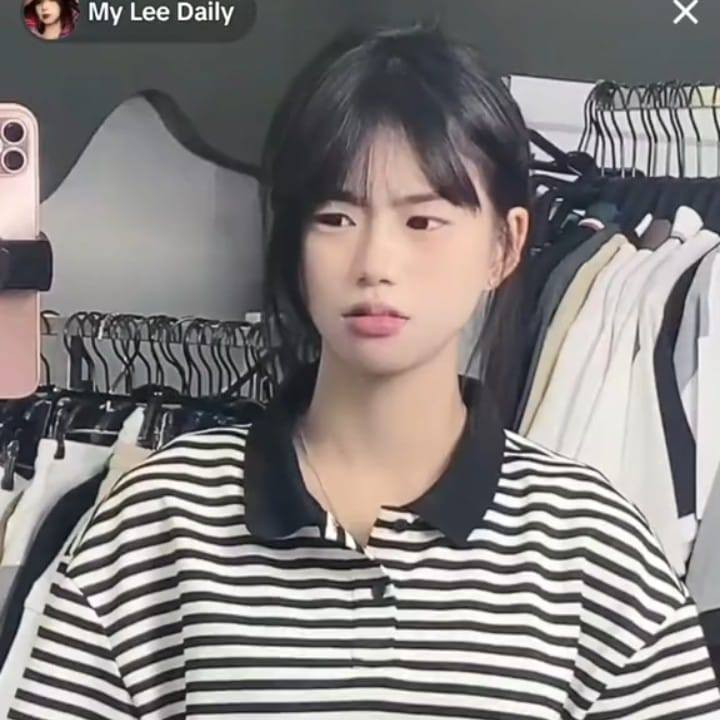 Hình ảnh cô nàng bắt đầu viral trên mạng xã hội với đoạn clip Mỹ Lệ khóc mếu trên livestream vì bị bom hàng. Trong clip này, cô gái xinh đẹp vừa nói tiếng Kinh lơ lớ vừa ấm ức khi khách hàng trêu đùa quá mức.